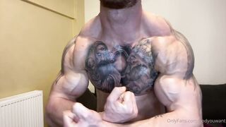 Bodyyouwant flexes  Gay porn videos