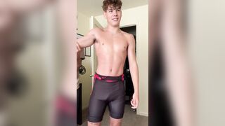Ashton Wright (opashvip) jerks off after getting oiled up  Gay porn videos